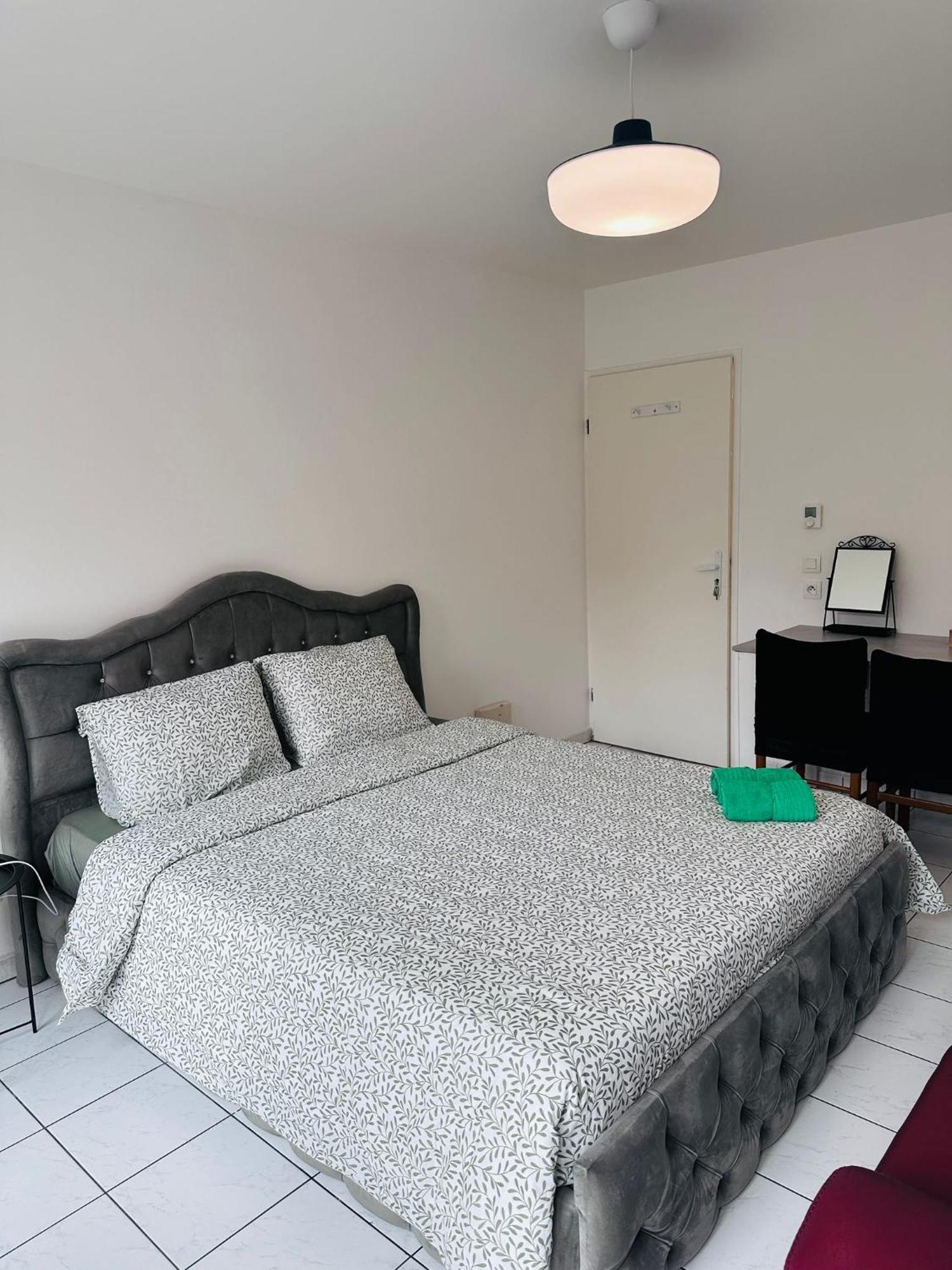 Apartmán Sri-Indo Bobigny Paris Exteriér fotografie